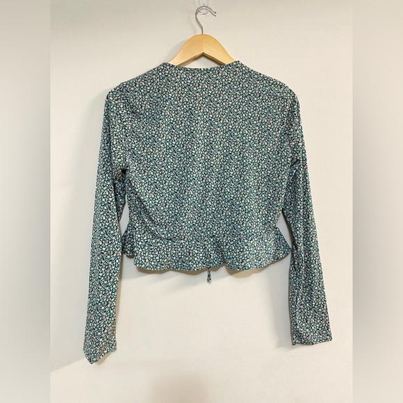 Lush Green Floral Print Tie-Front Crop Top Size L - Picture 4 of 6